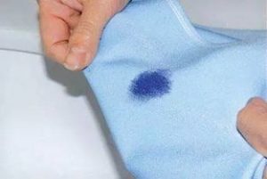How to remove potassium permanganate stains from clothes on hands?