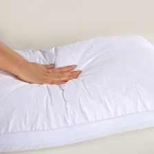 洗枕头如何保持蓬松柔软——枕头要经常晾干消毒