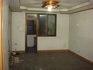 What are the considerations for wall renovation of old houses