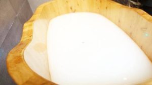 洗牛奶澡好不好？